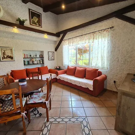 Erna Apartment