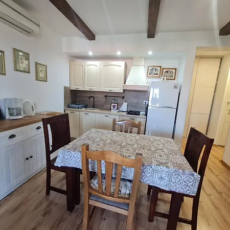 Erna Apartment