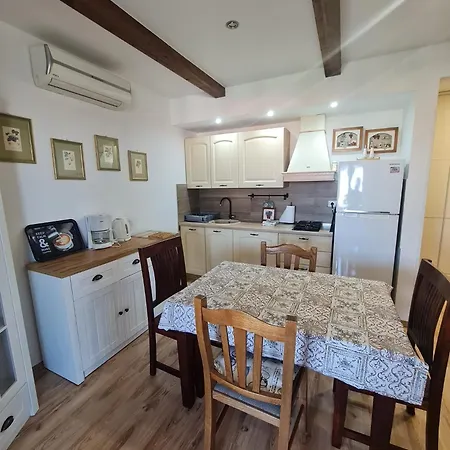 Erna Apartment